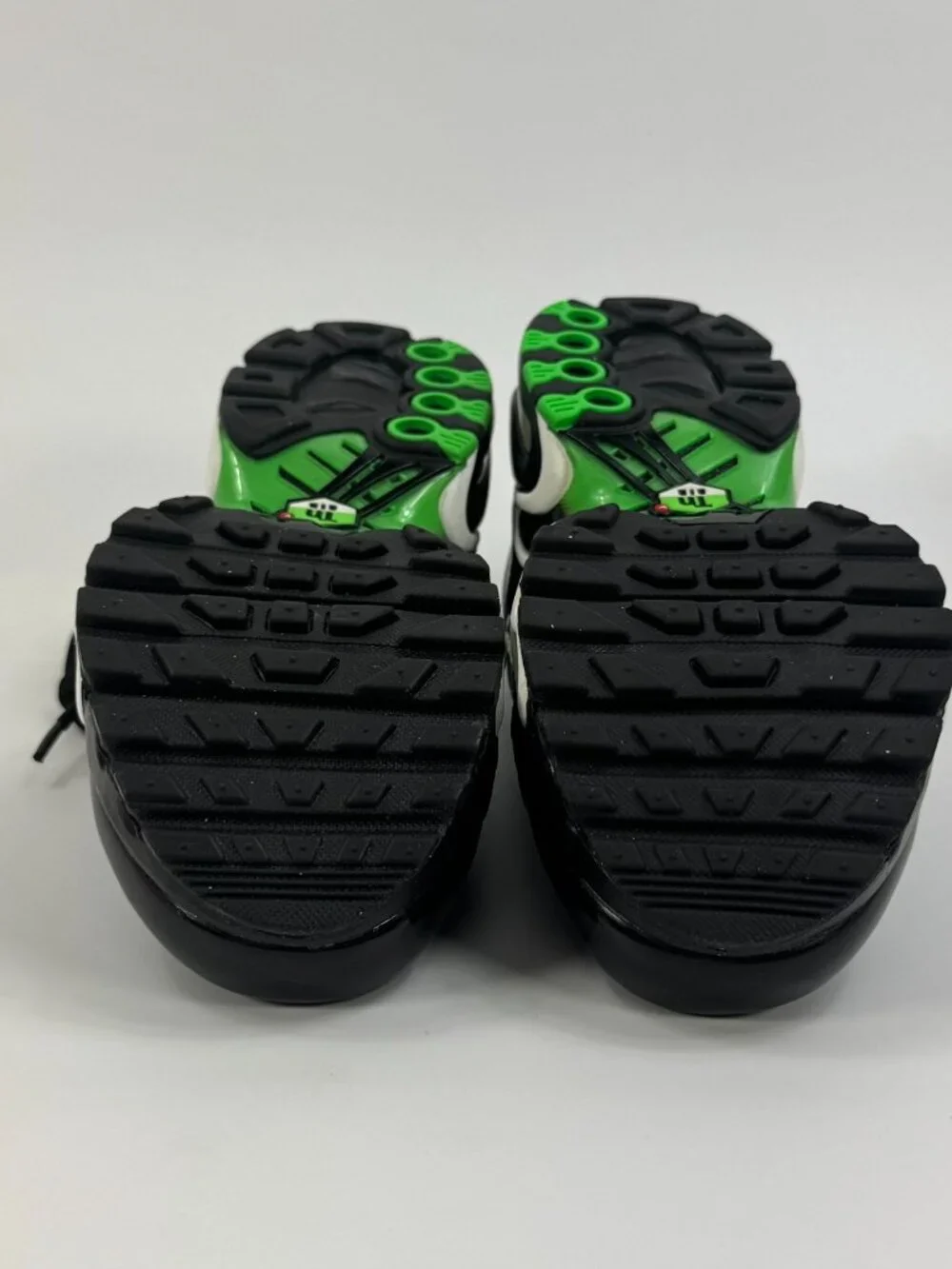 Nike Air Max Plus GS 'Deep Royal Scream Green' CD0609-021 size 7 Y / 8.5 W